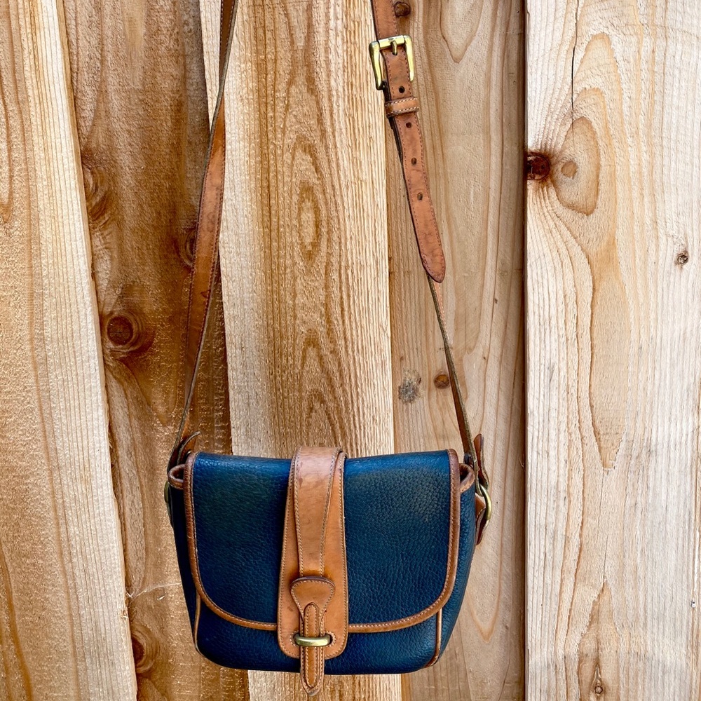 Vintage Dooney & Bourke black leather crossbody